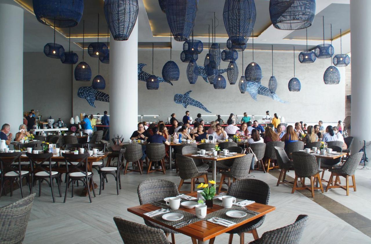 Royal Villas Resort Mazatlan Ngoại thất bức ảnh The restaurant at the 1018