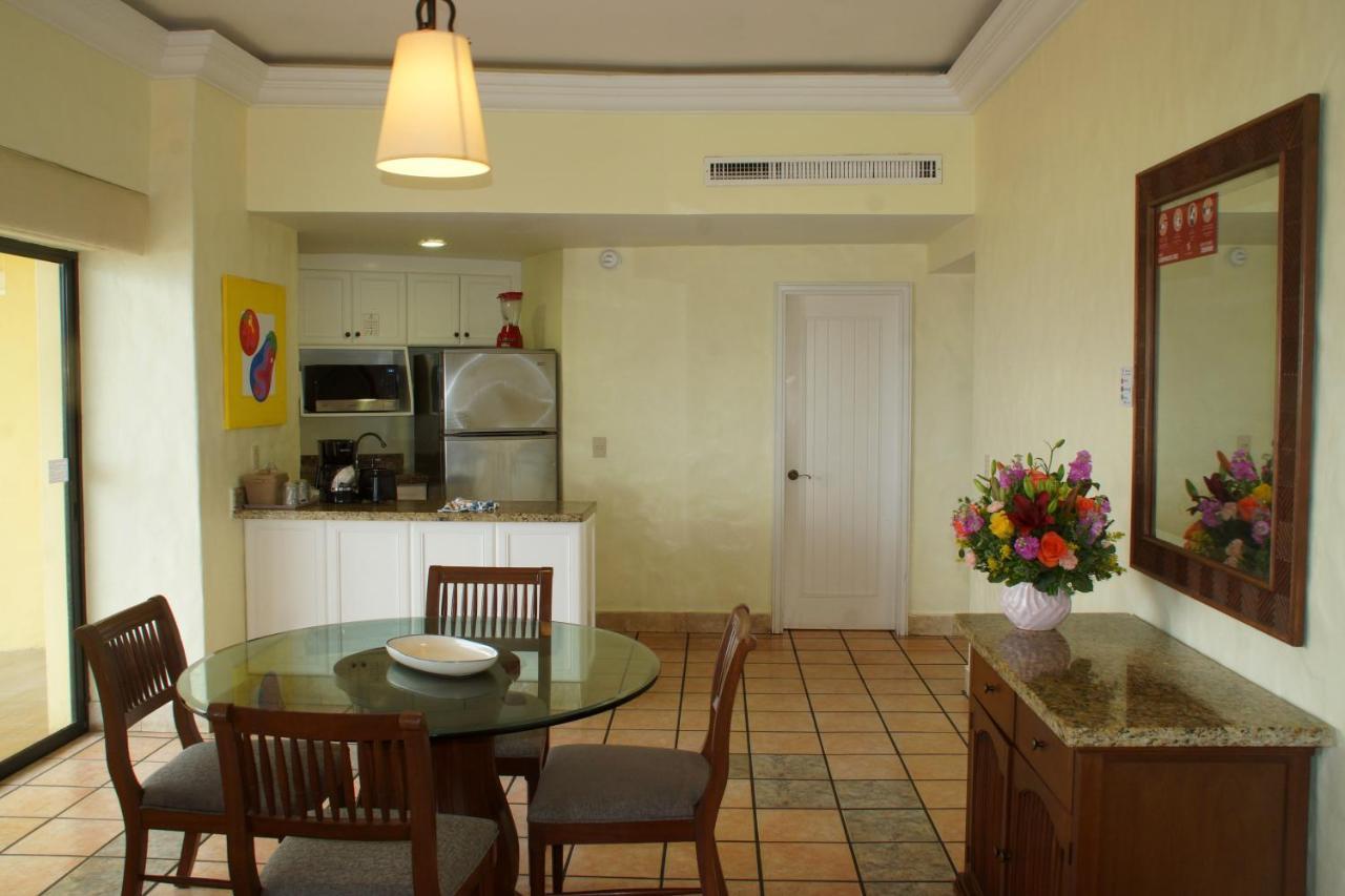Royal Villas Resort Mazatlan Ngoại thất bức ảnh A typical kitchen in a hotel