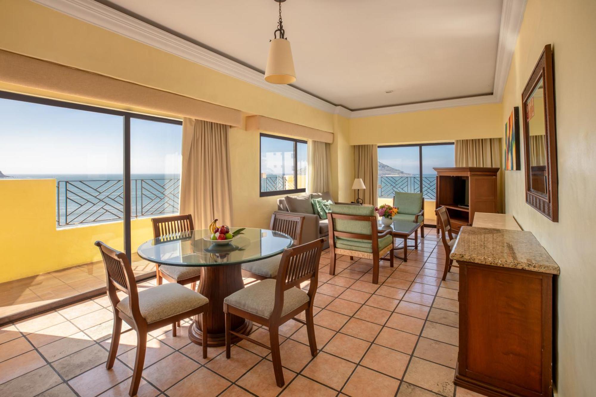 Royal Villas Resort Mazatlan Ngoại thất bức ảnh A suite at the Sheraton Vistana Resort